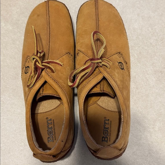 Born Women’s Chukka Boots in Tan Suede with Two-Tone Laces - Picture 2 of 3